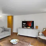 Large Countryside Retreat - Sleeps 10 - 2 Hot Tubs 度假居