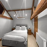 度假居 Large Countryside Retreat - Sleeps 10 - 2 Hot Tubs 伊辛沃尔德