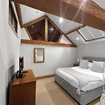Large Countryside Retreat - Sleeps 10 - 2 Hot Tubs 伊辛沃尔德