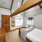 度假居 Large Countryside Retreat - Sleeps 10 - 2 Hot Tubs 伊辛沃尔德