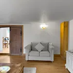 Large Countryside Retreat - Sleeps 10 - 2 Hot Tubs 度假居