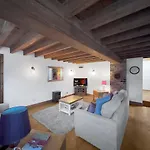 Large Countryside Retreat - Sleeps 10 - 2 Hot Tubs