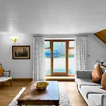 Large Countryside Retreat - Sleeps 10 - 2 Hot Tubs 度假居