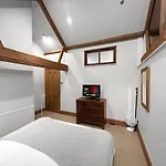 Large Countryside Retreat - Sleeps 10 - 2 Hot Tubs