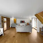 Large Countryside Retreat - Sleeps 10 - 2 Hot Tubs 伊辛沃尔德