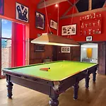 Large Countryside Retreat - Sleeps 10 - 2 Hot Tubs 度假居 *