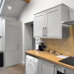 度假居 Large Countryside Retreat - Sleeps 10 - 2 Hot Tubs 伊辛沃尔德