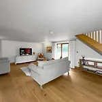 Large Countryside Retreat - Sleeps 10 - 2 Hot Tubs * 伊辛沃尔德