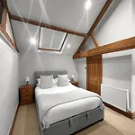 Large Countryside Retreat - Sleeps 10 - 2 Hot Tubs 伊辛沃尔德