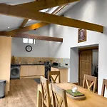 度假居 Large Countryside Retreat - Sleeps 10 - 2 Hot Tubs 伊辛沃尔德