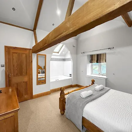 Holiday home Large Countryside Retreat - Sleeps 10 - 2 Hot Tubs Easingwold