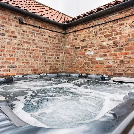 Holiday home Large Countryside Retreat - Sleeps 10 - 2 Hot Tubs *