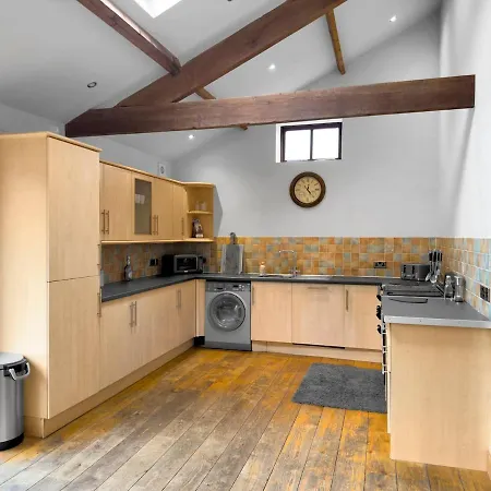 Large Countryside Retreat - Sleeps 10 - 2 Hot Tubs * Easingwold