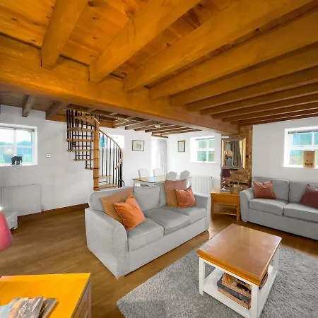 Casa de Férias Large Countryside Retreat - Sleeps 10 - 2 Hot Tubs Easingwold