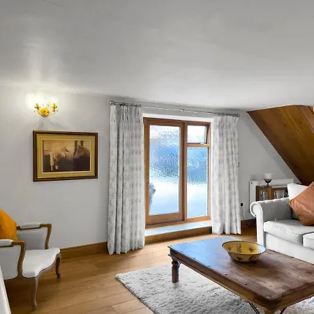 Casa de Férias Large Countryside Retreat - Sleeps 10 - 2 Hot Tubs