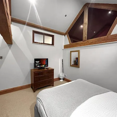 Casa de Férias Large Countryside Retreat - Sleeps 10 - 2 Hot Tubs *